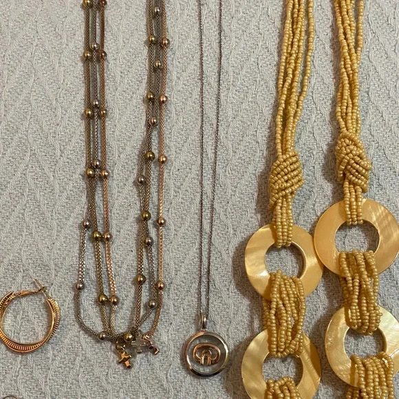 Bundle Jewelry 5 Necklaces 4 Bracelets 2 Pairs Earrings - Picture 4 of 6